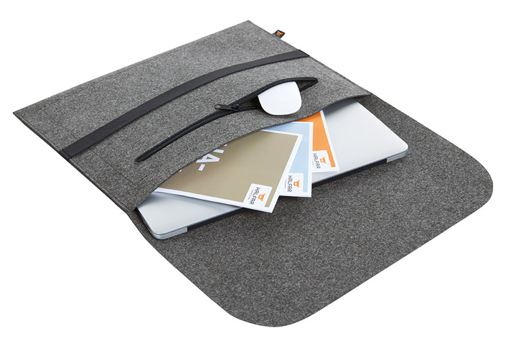 laptop sleeve ModernClassic opened and filled with Halfar brochures