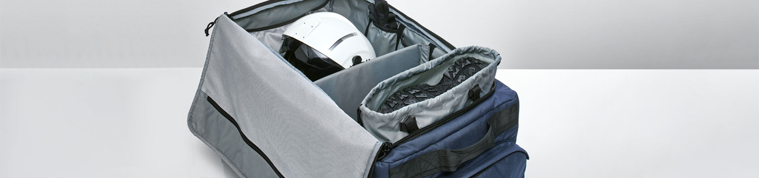 Open transport case with two filled sections