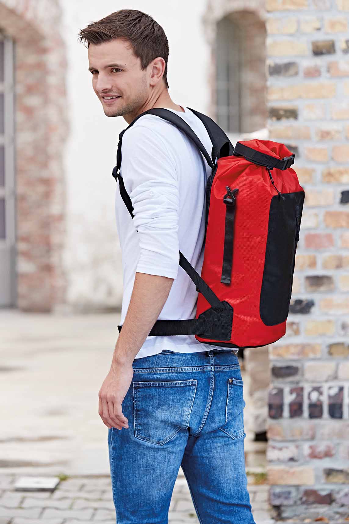 backpack STORM presented outside