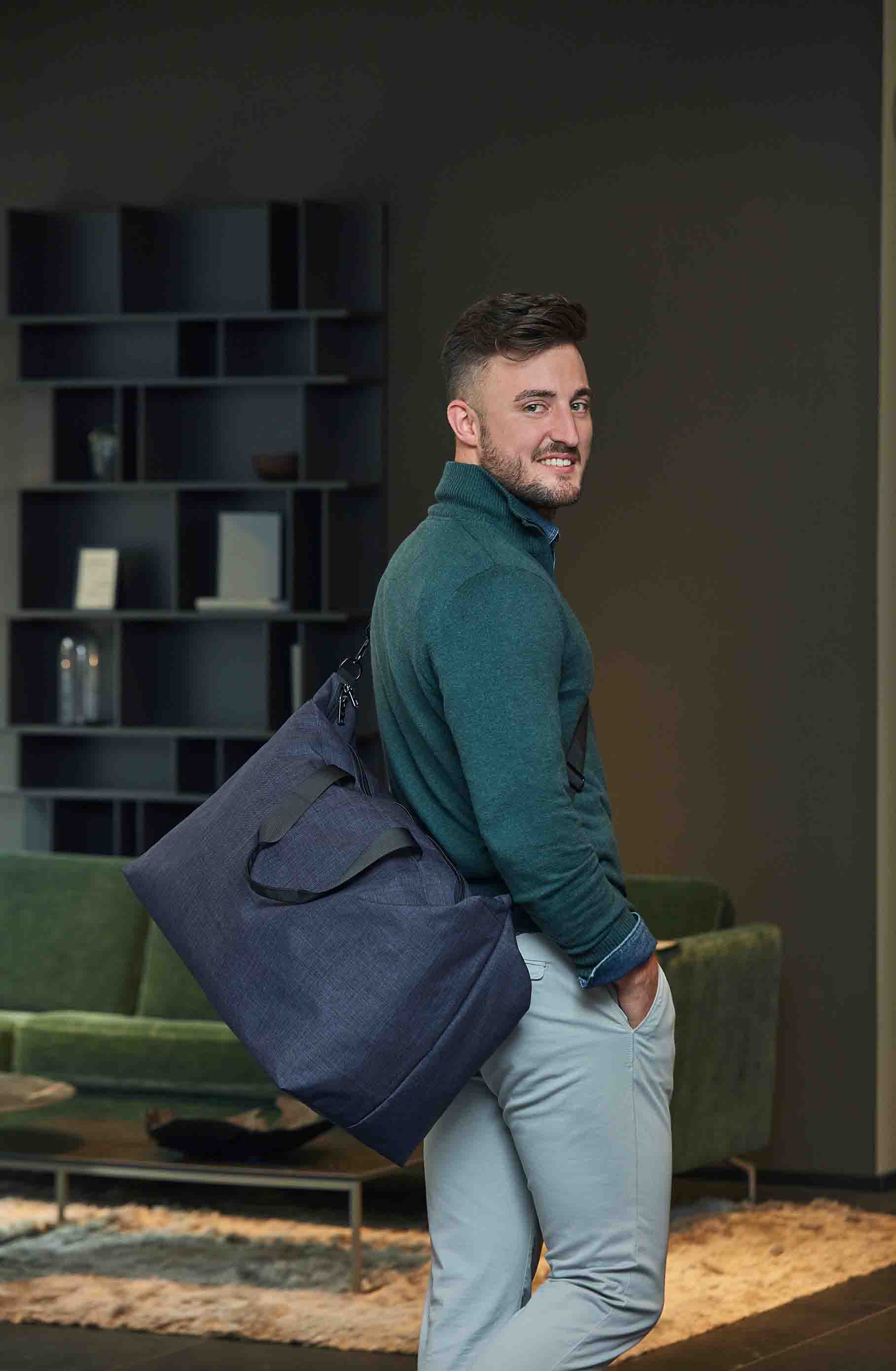 sport/travel bag EUROPE worn in daily life