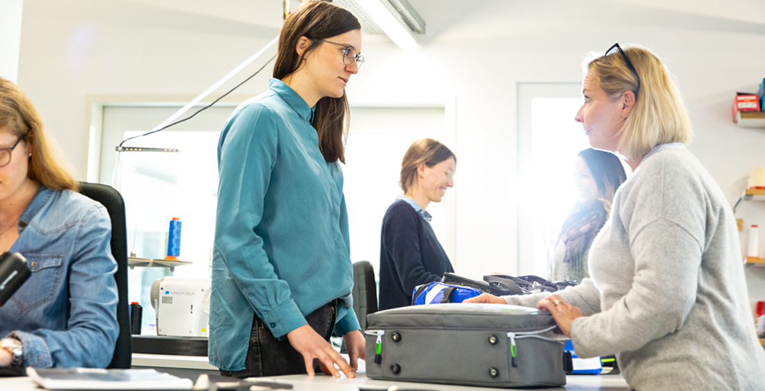 Halfar employees discussing a sample