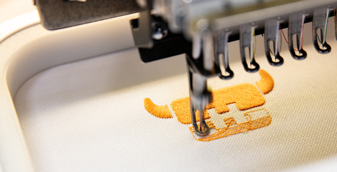 Design backpacks yourself presented as an example of embroidery